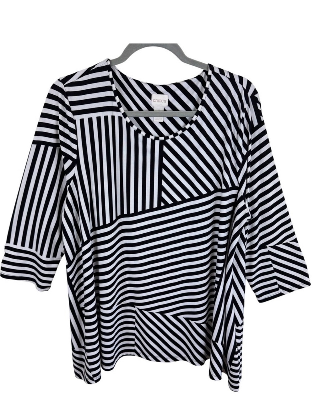 Chicos Women Black White Geometric Stripe 3/4 Sleeve Scoop Neck Top Size 2 Large